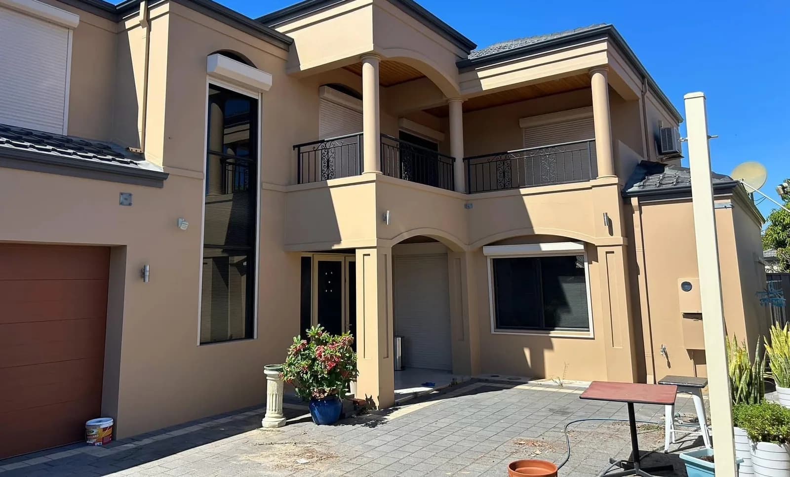 Two-storey render repaint