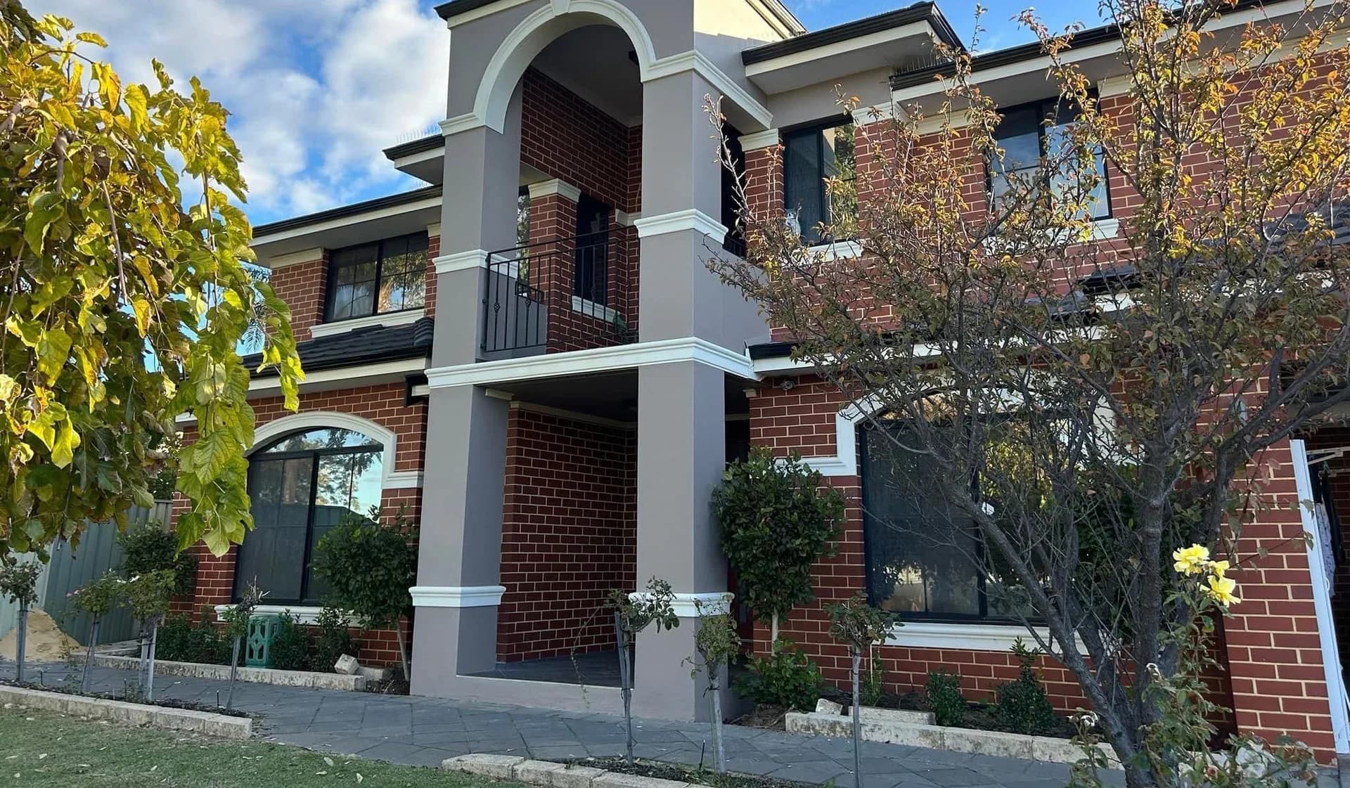 a brick and render Perth home, before and after repainting — after